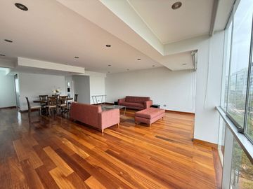Vendo impecable duplex en el corazon turistico de MIraflores