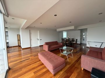 Vendo impecable duplex en el corazon turistico de MIraflores