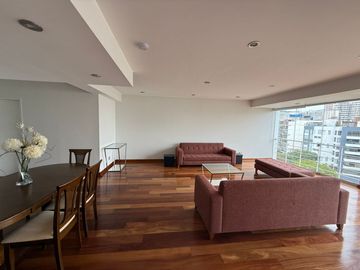 Vendo impecable duplex en el corazon turistico de MIraflores