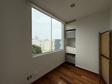 Vendo impecable duplex en el corazon turistico de MIraflores