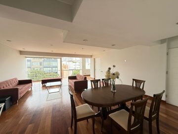 Vendo impecable duplex en el corazon turistico de MIraflores