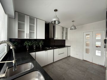 Vendo impecable duplex en el corazon turistico de MIraflores