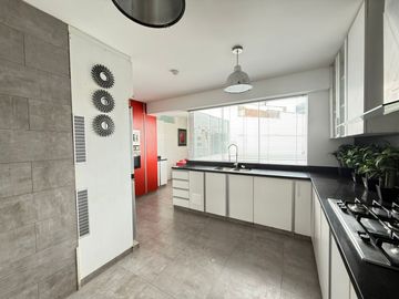 Vendo impecable duplex en el corazon turistico de MIraflores