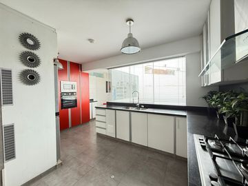 Vendo impecable duplex en el corazon turistico de MIraflores
