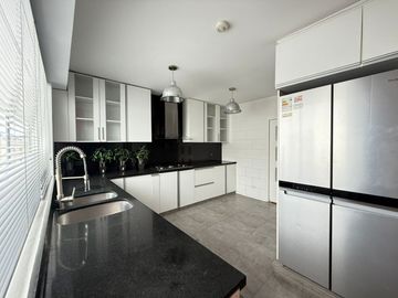 Vendo impecable duplex en el corazon turistico de MIraflores
