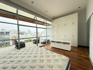 Vendo impecable duplex en el corazon turistico de MIraflores