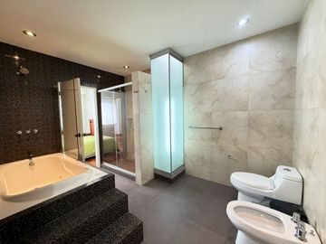 Vendo impecable duplex en el corazon turistico de MIraflores