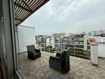 Vendo impecable duplex en el corazon turistico de MIraflores