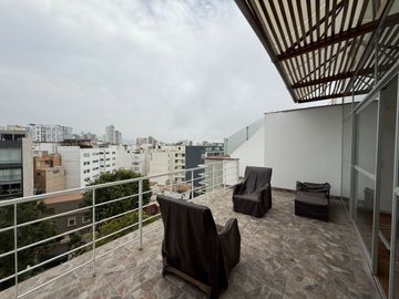 Vendo impecable duplex en el corazon turistico de MIraflores