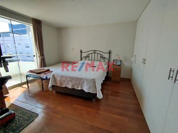 VENTA DE AMPLIO DEPARTAMENTO EN SURCO