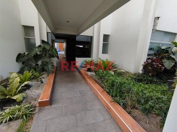 VENTA DE AMPLIO DEPARTAMENTO EN SURCO