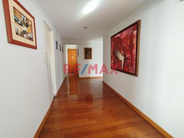 VENTA DE AMPLIO DEPARTAMENTO EN SURCO