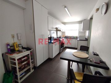 VENTA DE AMPLIO DEPARTAMENTO EN SURCO