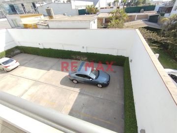 VENTA DE AMPLIO DEPARTAMENTO EN SURCO
