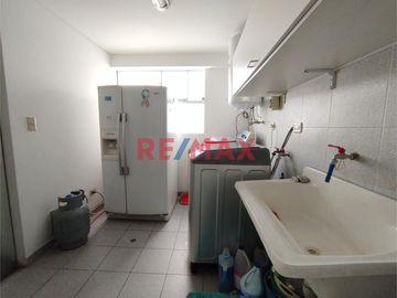 VENTA DE AMPLIO DEPARTAMENTO EN SURCO