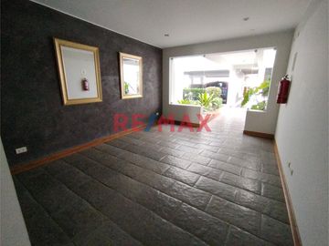 VENTA DE AMPLIO DEPARTAMENTO EN SURCO