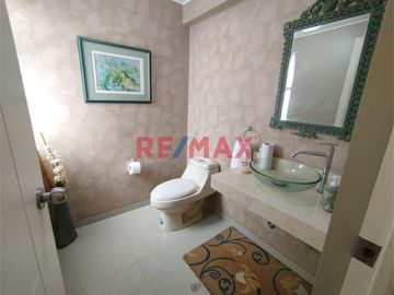 VENTA DE AMPLIO DEPARTAMENTO EN SURCO