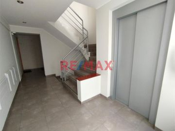 VENTA DE AMPLIO DEPARTAMENTO EN SURCO