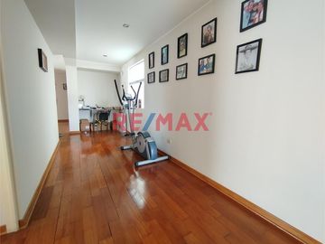 VENTA DE AMPLIO DEPARTAMENTO EN SURCO