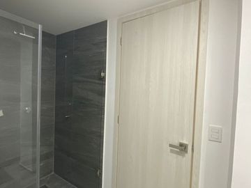 DEPARTAMENTO EN VENTA EN AURA PUNTA ESMERALDA 3 RECS, 3 BAÑOS, ALBERCA, GYM