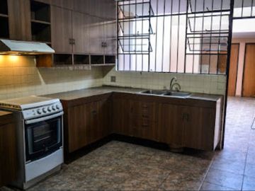 SE VENDE CASA CON PISCINA - AV CONDE DE NIEVA 490 M2