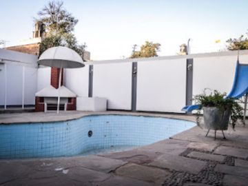 SE VENDE CASA CON PISCINA - AV CONDE DE NIEVA 490 M2