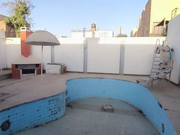 SE VENDE CASA CON PISCINA - AV CONDE DE NIEVA 490 M2