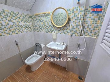 2-storey townhouse, 18 sq m, P.K. Garden Village, Pracha Uthit 90, Pracha Uthit Soi 90, Kanchanaphisek Road, Phra Samut Chedi, Samut Prakan