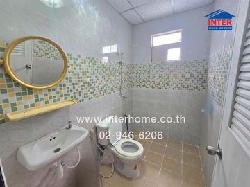 2-storey townhouse, 18 sq m, P.K. Garden Village, Pracha Uthit 90, Pracha Uthit Soi 90, Kanchanaphisek Road, Phra Samut Chedi, Samut Prakan