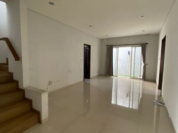 Rumah Disewakan di Serenia Hills, Lebak Bulus, Siap Huni