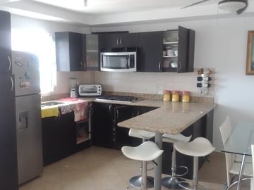 Hermoso Departamento, ubicado en el Conjunto privado Marina Grande, Avenida Club del Pacífico – Tonsupa, frente a la playa