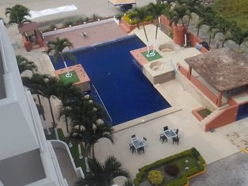 Hermoso Departamento, ubicado en el Conjunto privado Marina Grande, Avenida Club del Pacífico – Tonsupa, frente a la playa