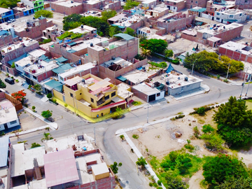 Vendo EXCLUSIVA Casa en ESQUINA frente PARQUE y la ANGOSTURA ICA!