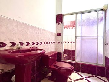 Vendo EXCLUSIVA Casa en ESQUINA frente PARQUE y la ANGOSTURA ICA!