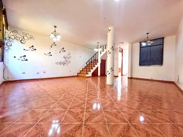 Vendo EXCLUSIVA Casa en ESQUINA frente PARQUE y la ANGOSTURA ICA!