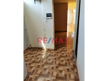 Casa De 2 Pisos En Venta Frente A Parque // ID: 1121338