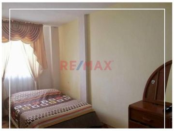 Casa De 2 Pisos En Venta Frente A Parque // ID: 1121338