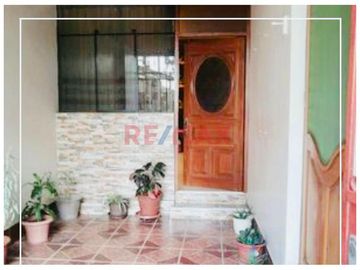 Casa De 2 Pisos En Venta Frente A Parque // ID: 1121338