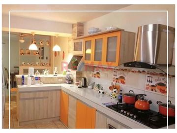 Casa De 2 Pisos En Venta Frente A Parque // ID: 1121338