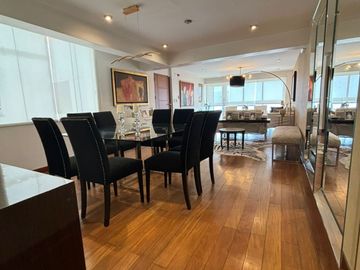 VENDO TRIPLEX 342M2 + 2 ESTACIONAMIENTOS EN URB. VALLE HERMOSO / SANTIAGO DE SURCO