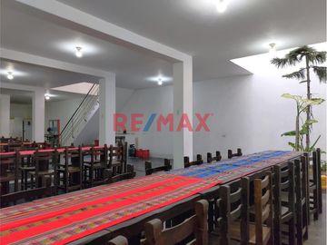 Venta Local Comercial De 3 Pisos En Esquina En Urb San Pedro En Plena Panamericana
