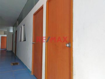 Venta Local Comercial De 3 Pisos En Esquina En Urb San Pedro En Plena Panamericana