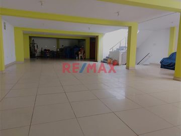 Venta Local Comercial De 3 Pisos En Esquina En Urb San Pedro En Plena Panamericana