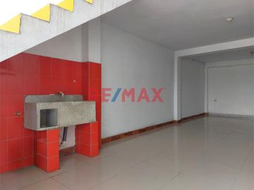 Venta Local Comercial De 3 Pisos En Esquina En Urb San Pedro En Plena Panamericana