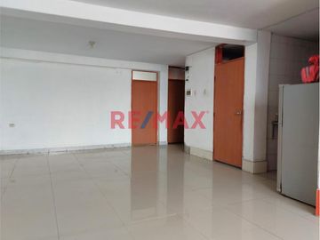 Venta Local Comercial De 3 Pisos En Esquina En Urb San Pedro En Plena Panamericana