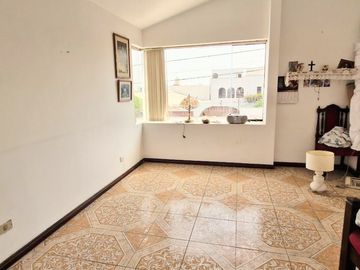 VENDO, Casa ideal para familia grande. 5dorm. 468mts. Los Cipreses 111, Casuarinas Sur – Surco
