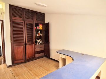 VENDO, Casa ideal para familia grande. 5dorm. 468mts. Los Cipreses 111, Casuarinas Sur – Surco