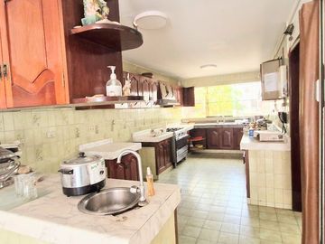 VENDO, Casa ideal para familia grande. 5dorm. 468mts. Los Cipreses 111, Casuarinas Sur – Surco