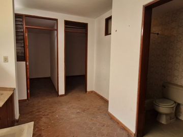 VENDO, Casa ideal para familia grande. 5dorm. 468mts. Los Cipreses 111, Casuarinas Sur – Surco