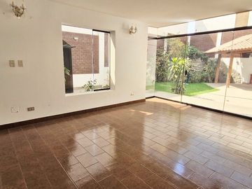 VENDO, Casa ideal para familia grande. 5dorm. 468mts. Los Cipreses 111, Casuarinas Sur – Surco